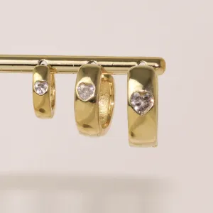 BRINCO ARGOLA COM ZIRCÔNIA CRISTAL CORAÇÃO M BANHO OURO 18K