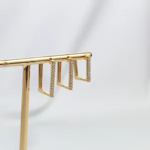 BRINCO ARGOLA QUADRADA ZIRCÔNIA  M BANHO OURO 18K