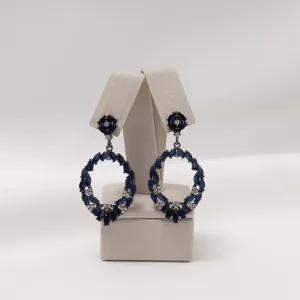 BRINCO COM ZIRCÔNIA LEITOSA AZUL MARINHO BANHO RÓDIO NEGRO