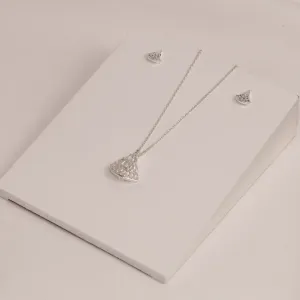 CONJUNTO CRAVEJADO COM ZIRCÔNIAS CRISTAIS BANHO PRATA