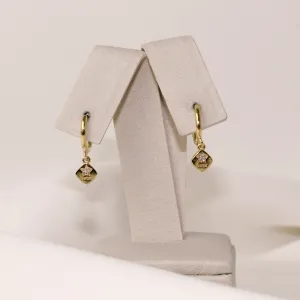 BRINCO ARGOLINHA COM PINGENTE ESTRELINHA LUCK ZIRCÔNIA BANHO OURO 18K