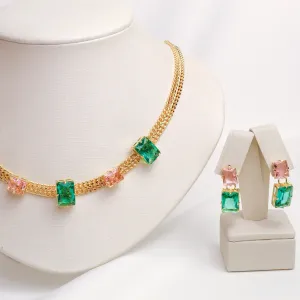 CONJUNTO CORRENTE LACRAIA COM PEDRAS VERDE E ROSA CLARO BANHO OURO 18K