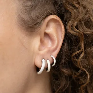 BRINCO TRIO ESMALTADO BRANCO BANHO RÓDIO NEGRO