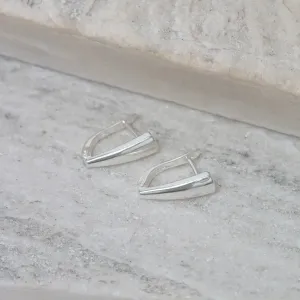 BRINCO ARGOLA PONTIAGUDA BANHO PRATA