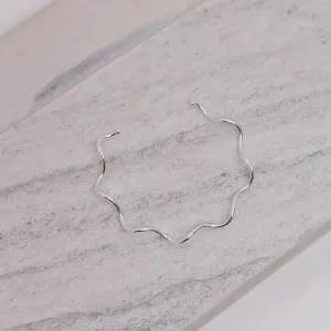 BRACELETE LISO ONDULADO FINO BANHO PRATA