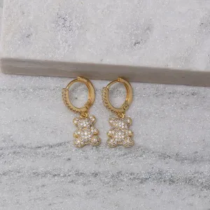 BRINCO ARGOLINHA PINGENTE URSO CRAVEJADO BANHO OURO 18K
