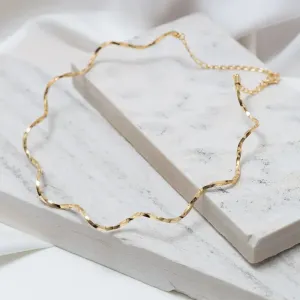 COLAR ARO ONDULADO TORCIDO LISO BANHO OURO 18K