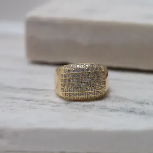 ANEL GRANDE CRAVEJADO COM ZIRCÔNIAS BANHO OURO 18K