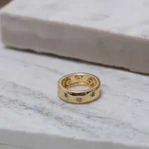ANEL LARGO COM ESTRELAS CRISTAIS BANHO OURO 18K