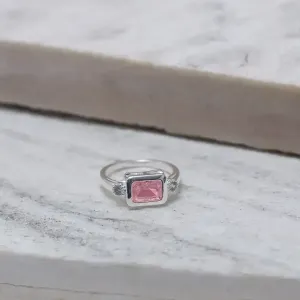 ANEL QUADRADO COM PEDRA ROSA CLARO BANHO PRATA