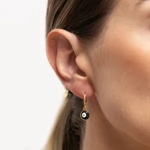 BRINCO ARGOLINHA OLHO GREGO PRETO BANHO OURO 18K