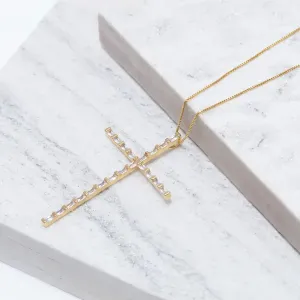 COLAR CRUZ COM PEDRAS COR CRISTAL BANHO OURO 18K