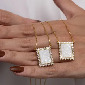 ESCAPULÁRIO MADRE PÉROLA COM ZIRCÔNIA BANHO OURO 18K