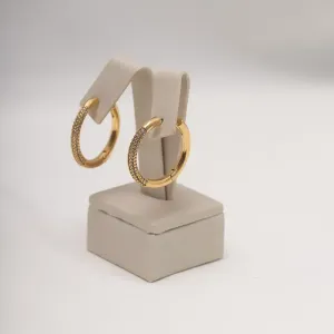 BRINCO ARGOLA COM ZIRCÔNIAS CRISTAL BANHO OURO 18K