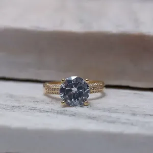 ANEL SOLITÁRIO PEDRA CRISTAL GRANDE BANHO OURO 18K