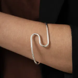 BRACELETE ORGÂNICO TORCIDO BANHO PRATA