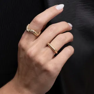 ANEL ORGÂNICO ONDULADO COM ZIRCÔNIAS BANHO OURO 18K