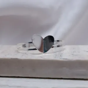 BRACELETE CORAÇÃO LISO BANHO PRATA