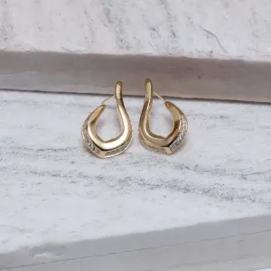 BRINCO CLÁSSICO CRAVEJADO BANHO OURO 18K