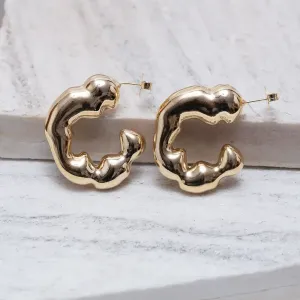 BRINCO ORGÂNICO IRREGULAR BANHO OURO 18K