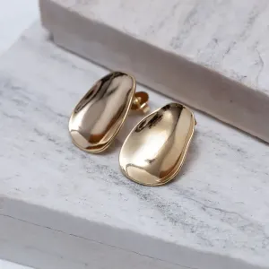 BRINCO ORGÂNICO OVAL BANHO OURO 18K