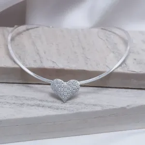 COLAR ARO ACHATADO COM CORAÇÃO CRAVEJADO BANHO PRATA