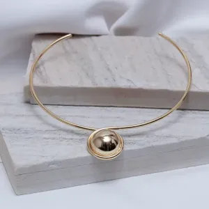 COLAR ARO TORCIDO COM ESFERA BANHO OURO 18K