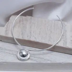 COLAR ARO TORCIDO COM ESFERA BANHO PRATA