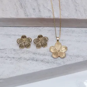 CONJUNTO FLOR RISCADA BANHO OURO 18K