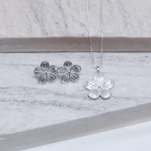 CONJUNTO FLOR RISCADA BANHO PRATA
