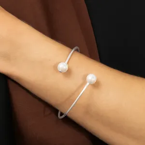 BRACELETE FINO COM PÉROLA BANHO PRATA