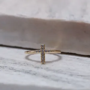 ANEL CRUZ CRAVEJADO COM ZIRCÔNIAS BANHO OURO 18K