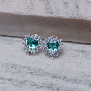 BRINCO CORAÇÃO G COM PEDRA VERDE TIFFANY BANHO PRATA