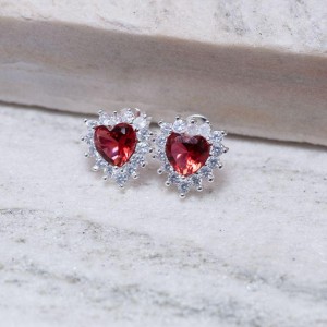 BRINCO CORAÇÃO G COM PEDRA VERMELHO RUBI BANHO OURO 18K