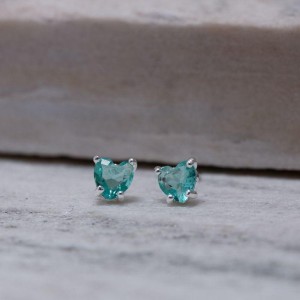 BRINCO CORAÇÃO PP COM PEDRA AZUL CLARO BANHO PRATA