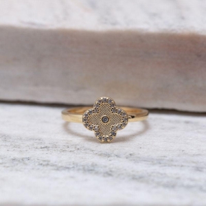 ANEL TREVO CRAVEJADO CRISTAL BANHO OURO 18K