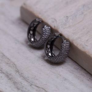 BRINCO ARGOLA G CRAVEJADA BANHO RÓDIO NEGRO