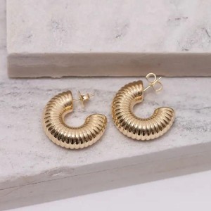 BRINCO ARGOLA LARGA CARACOL BANHO OURO 18K