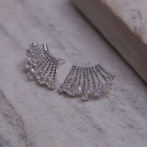 BRINCO EAR CUFF COM ZIRCÔNIAS CRISTAIS NAVETE BANHO PRATA