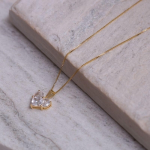 COLAR CORAÇÃO COM PEDRAS CRISTAIS BANHO OURO 18K