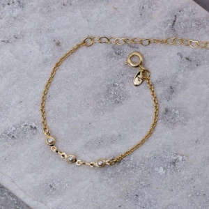 PULSEIRA INFANTIL COM TRÊS PÉROLAS BANHO OURO 18K