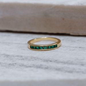 ANEL APARADOR DE ALIANÇA VERDE ESMERALDA BANHO OURO 18K