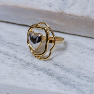 ANEL ORGÂNICO COM CORAÇÃO RÓDIO BRANCO BANHO OURO 18K