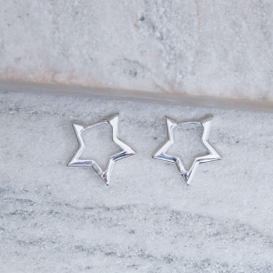 BRINCO ARGOLA ESTRELA LISA BANHO PRATA