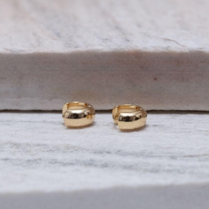 BRINCO ARGOLA LISA P ABAULADA BANHO OURO 18K