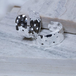 BRINCO ARGOLA MARTELADA BANHO PRATA