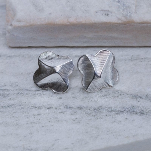 BRINCO FLOR DE CLÍVIA BANHO PRATA