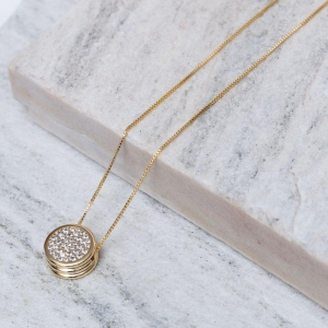 COLAR CÍRCULO CRAVEJADO BANHO OURO 18K