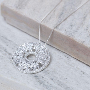 COLAR DONUT COM ZIRCÔNIAS CRISTAIS BANHO PRATA