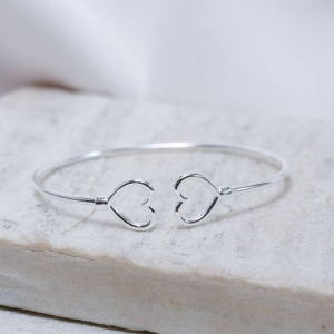 BRACELETE CORAÇÕES LISOS BANHO PRATA